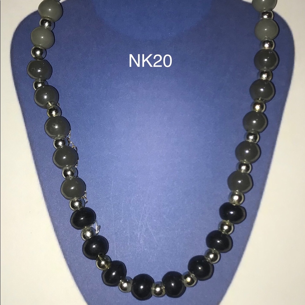 Beautiful necklace - Picture 1 of 2